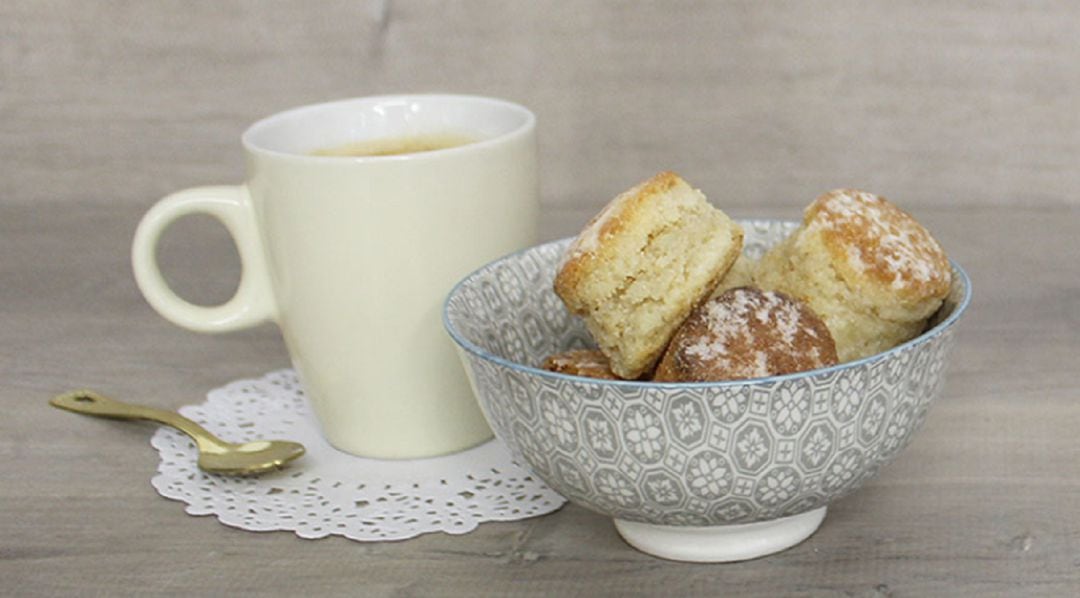 Mazapanes de soto junto a una taza de café