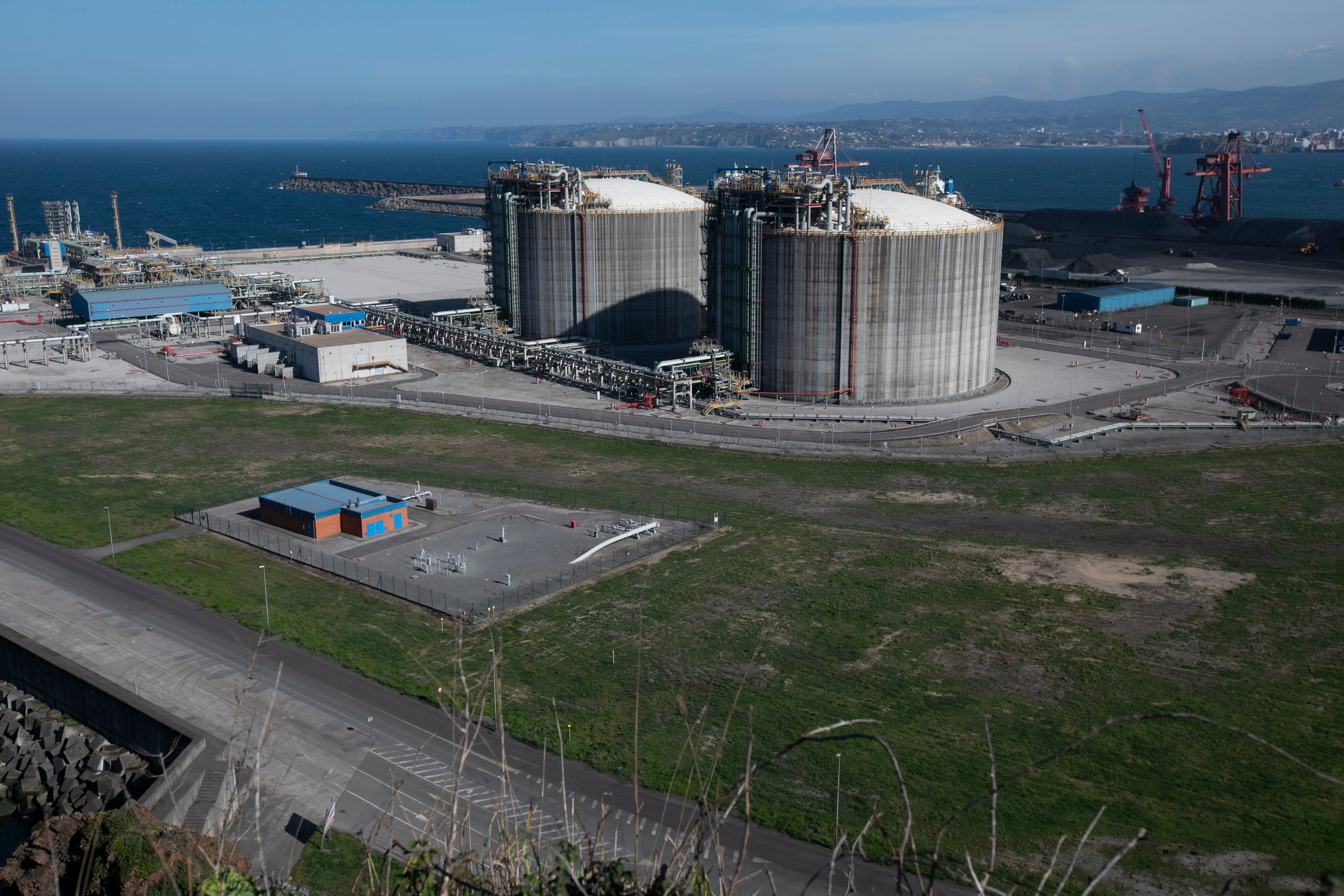 GIJON, ASTURIAS, SPAIN - MARCH 24: Views of the El Musel-Enagas regasification plant, on 24 March, 2022 in Gijon, Asturias, Spain. According to the Government of Asturias, the Ministry of Ecological Transition is taking measures and talking with the company Enagas to find a quick solution and unblock the current paralysis of the regasification plant of El Musel. The regional government points out that there are &quot;more imperative needs than ever&quot; for the regasification plant to be put into operation, alluding to the crisis caused by Russia&#039;s invasion of Ukraine. (Photo By Jorge Peteiro/Europa Press via Getty Images)