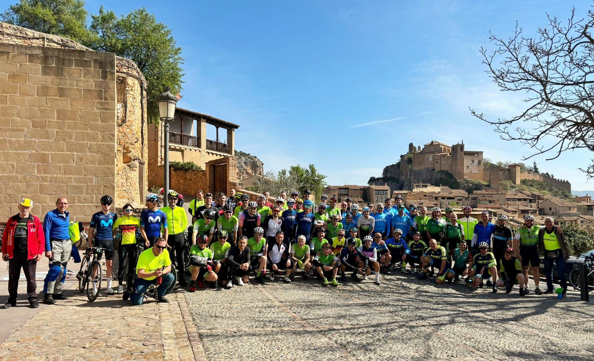 Cicloturistas participantes en la salida hasta Alquézar