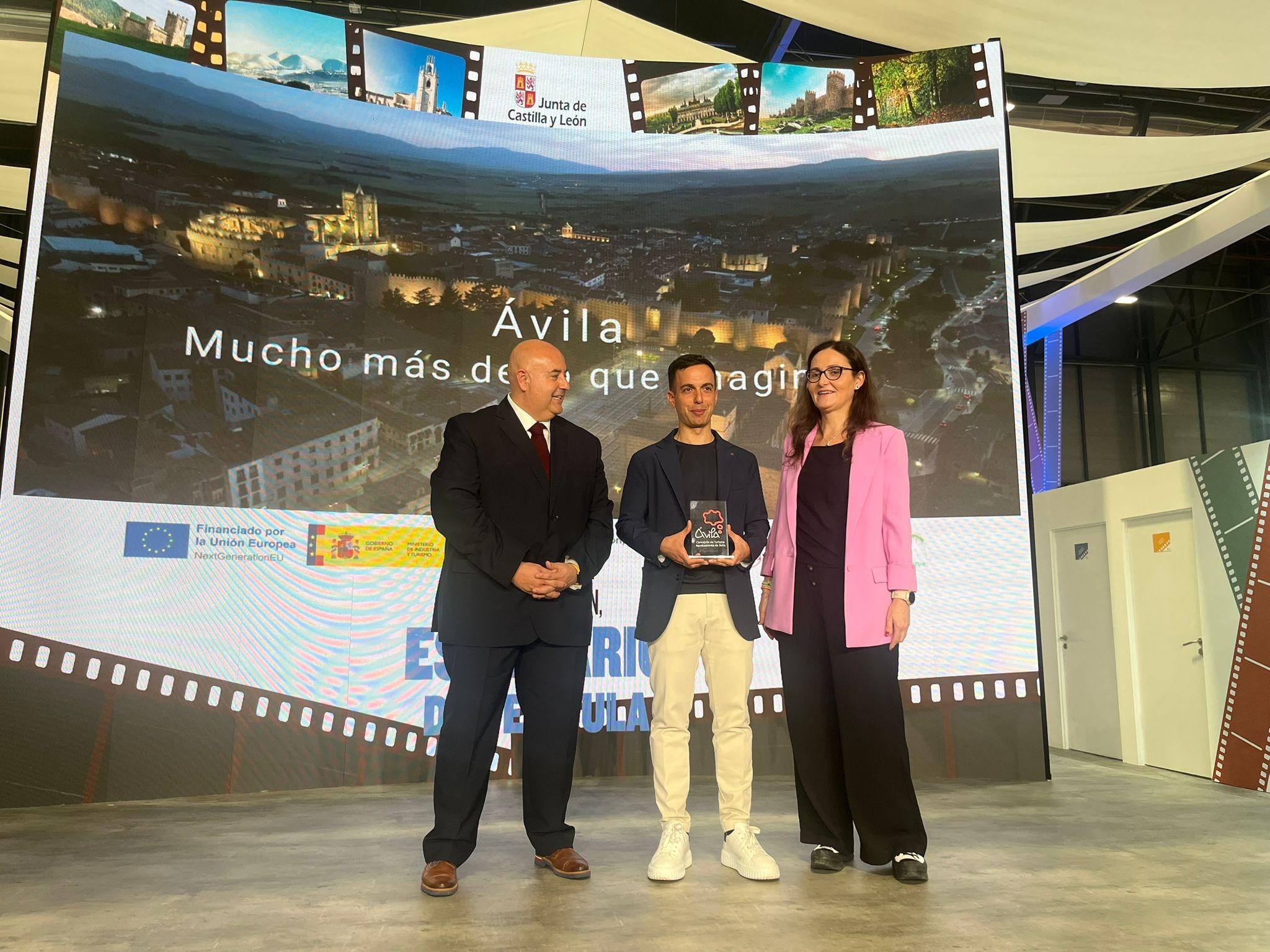 Borja Jiménez recogió su distinción como embajador de la marca Ávila, en FITUR