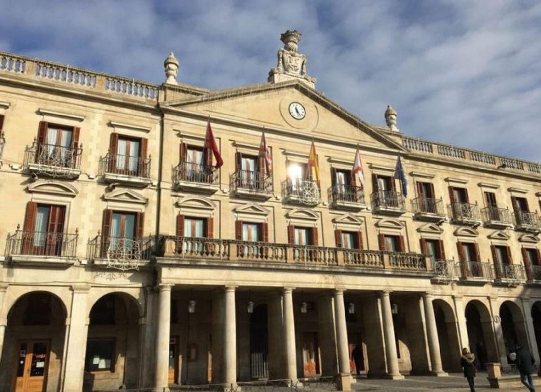 El Ayuntamiento de Vitoria estudia no entregar finalmente el documento sobre paternalidad positiva