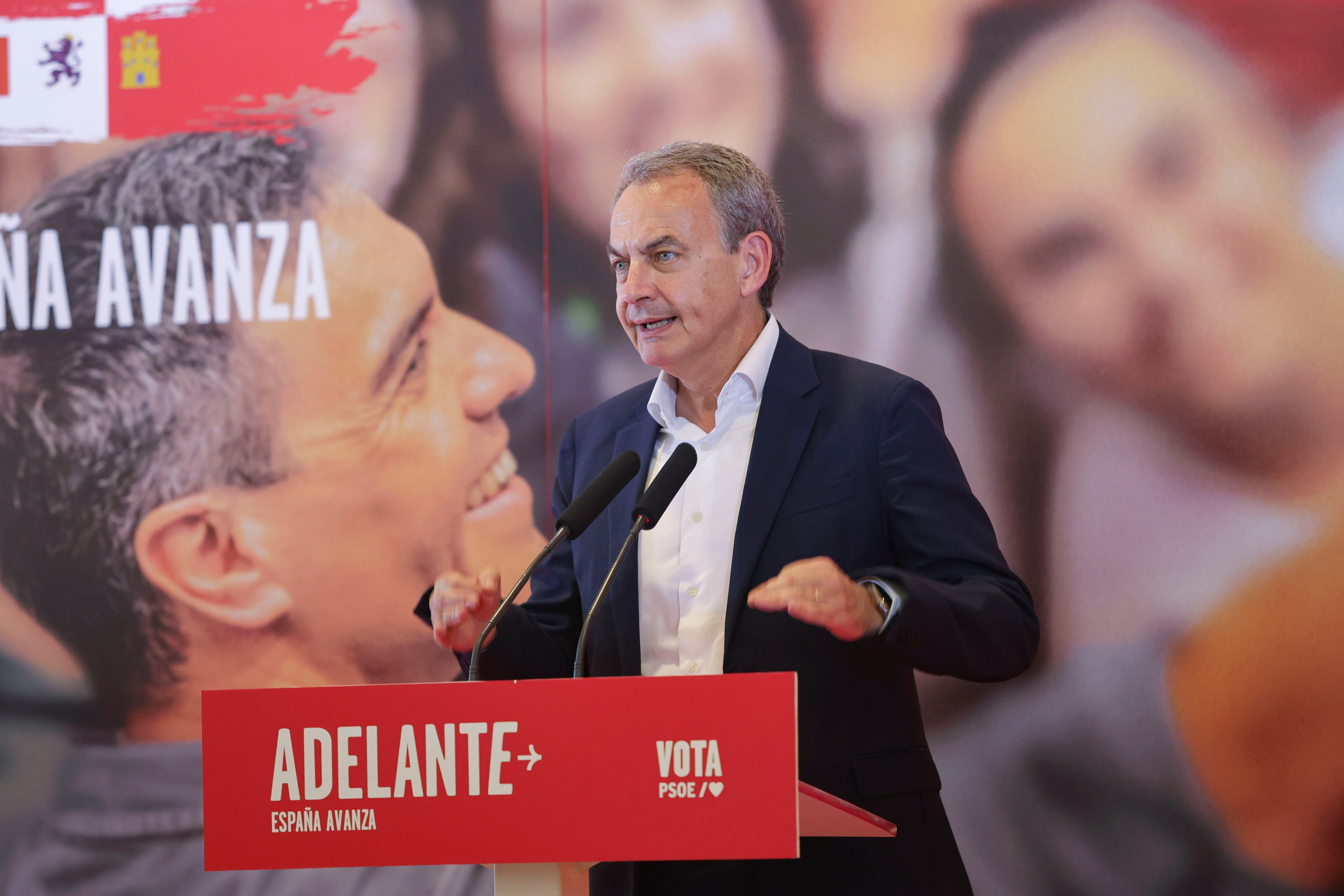 El expresidente del Gobierno, José Luis Rodríguez Zapatero durante el mitín de campaña electoral en Salamanca