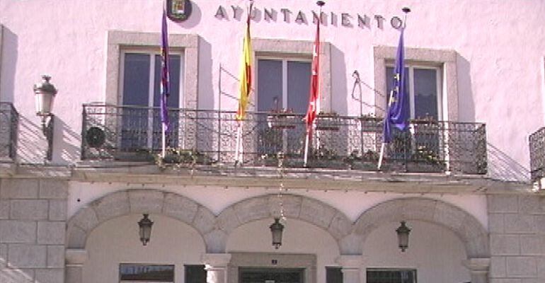 Puerta principal del ayuntamiento de Colmenar Viejo