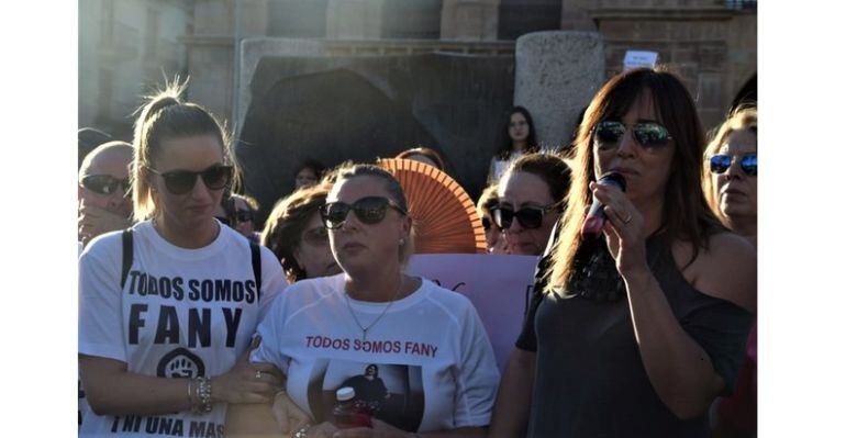 Familiares de la víctima de violencia de género.