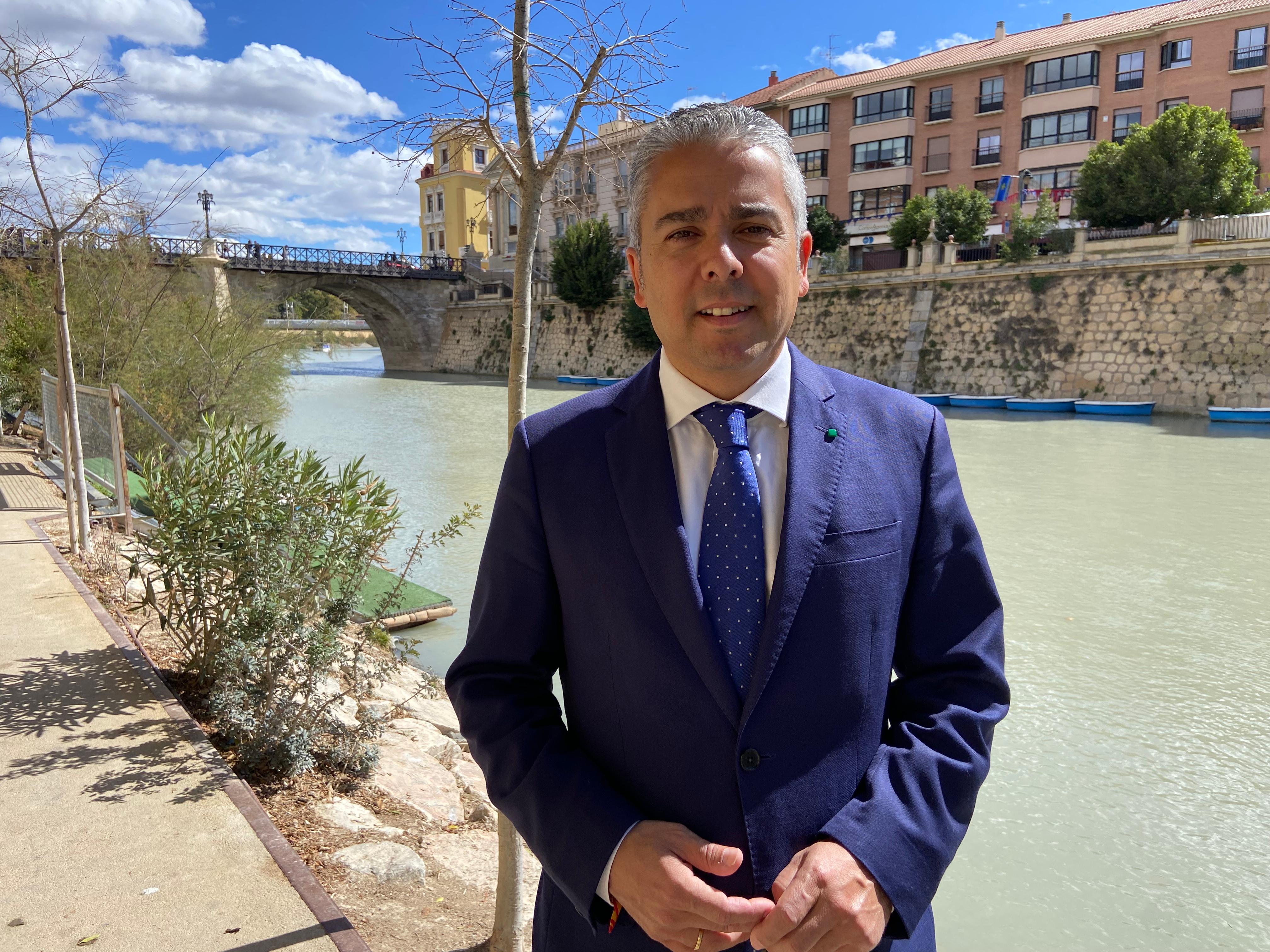 Jesús Cano, diputado autonómico del PP, frente al Segura