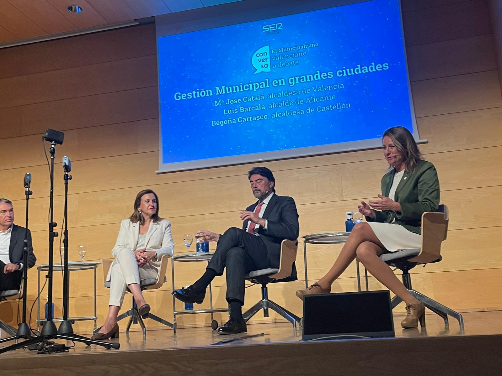 La alcaldesa de Castellón interviene en un foro sobre municipalismo en Valencia, organizado por la Cadena SER.