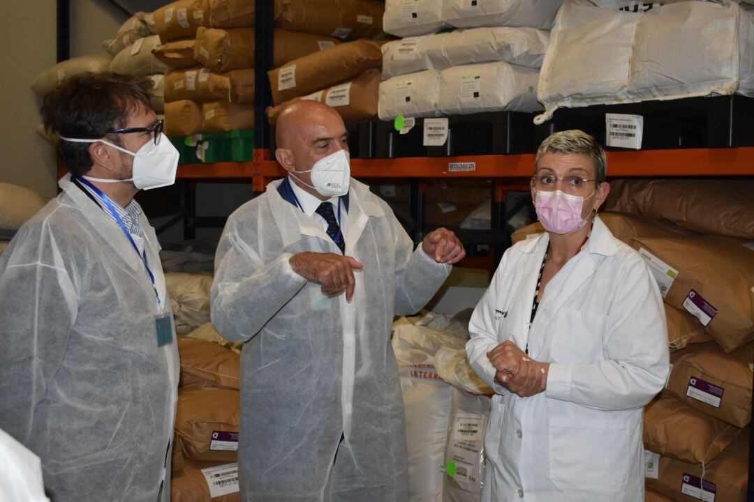 El consejero visitó las instalaciones de Pharmadus