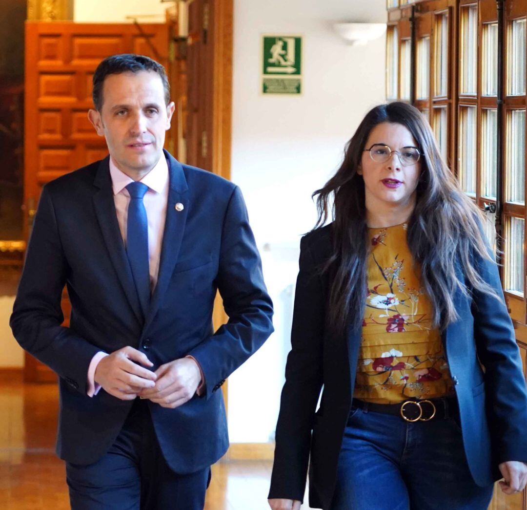 La diputada provincial Gema Gómez acompañada por el presidente de la Diputación, Conrado Íscar