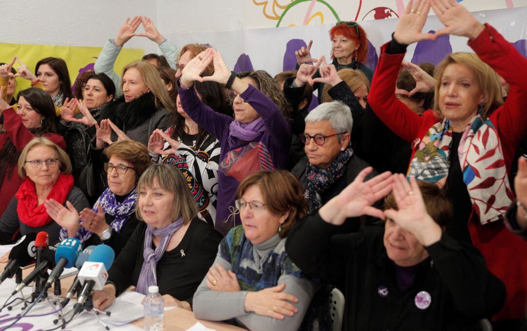 Más de 60 organizaciones feministas presentaron el día 9 un manifiesto de denuncia del &quot;uso del negacionismo de la violencia machista y la mentira como estrategia electoral por parte de la extrema derecha organizada en torno a Vox&quot;.