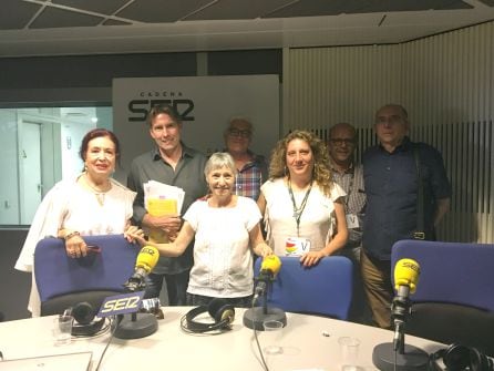 Chato, Felisa y Lidia con Javier del Pino