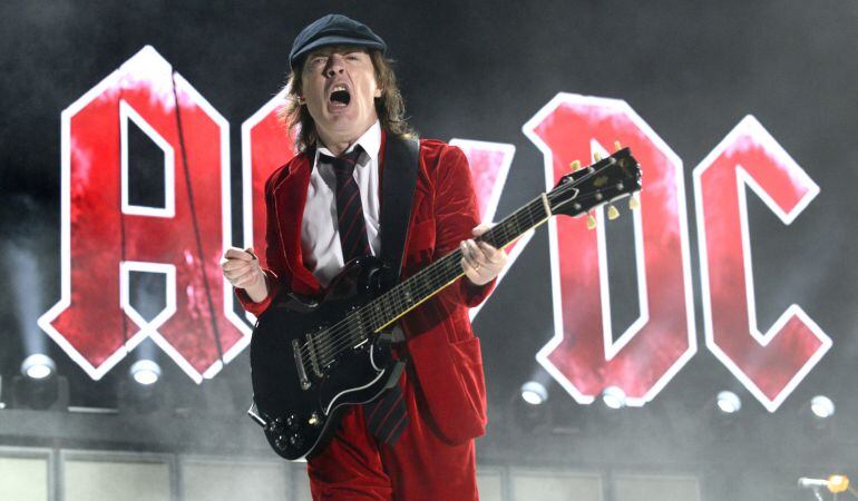 Angus Young de &#039;AC/DC&#039; durante &#039;Coachella Valley Musica and Arts Festival&#039;.