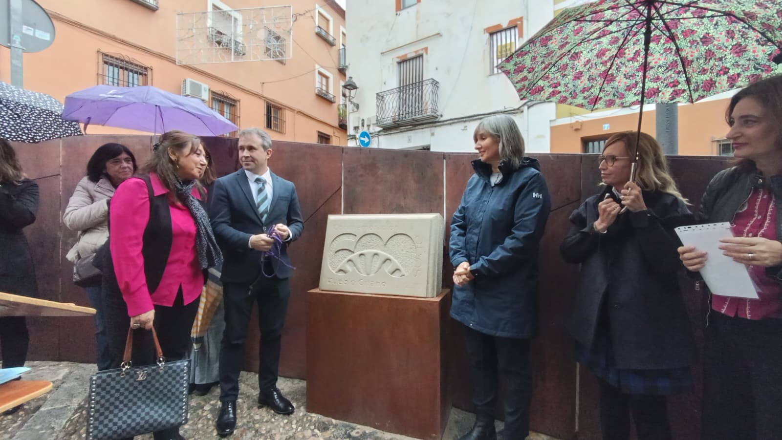 Jaén inaugura un hito en recuerdo de los 600 años de presencia del pueblo gitano en España