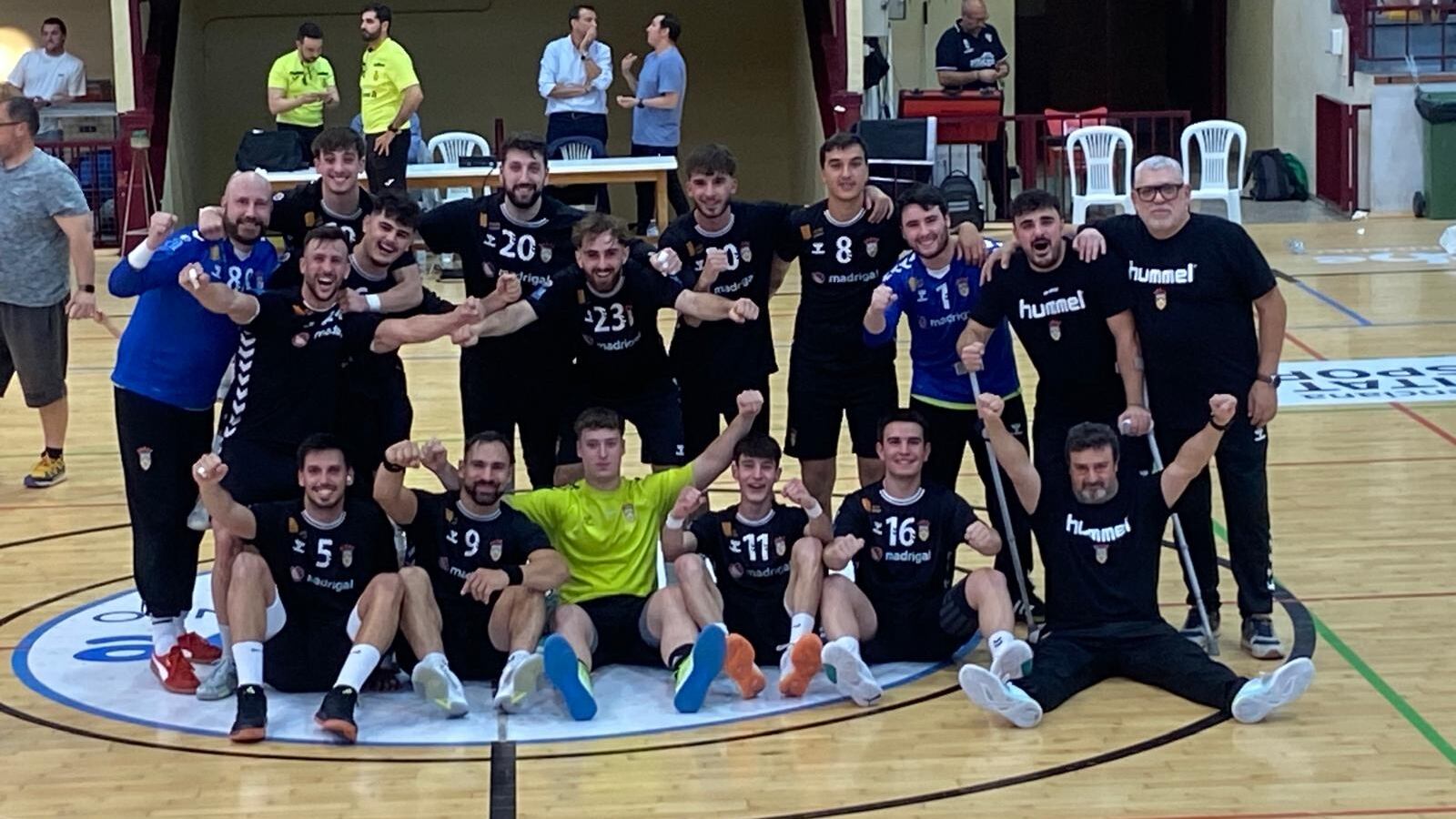 El Bm. Elda - C.E.E. termina la liga logrando un punto en Elche