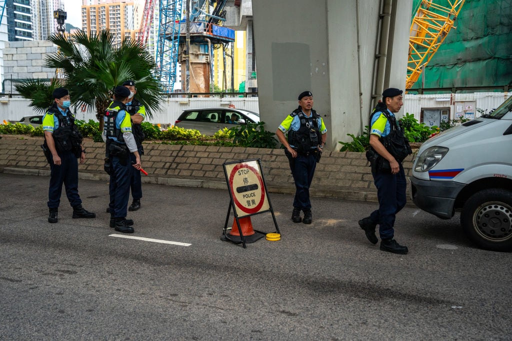 Policía desplegada en Hong Hong.