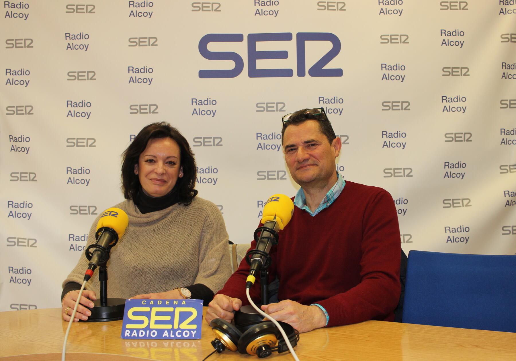 Elena Arteaga y Pablo Granados, en el estudio central de Radio Alcoy