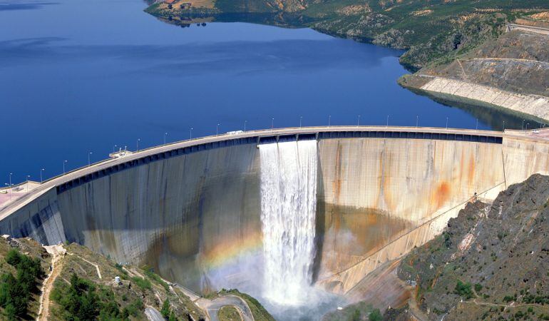 La presa de El Atazar es una de las abastecedoras de agua de la zona norte