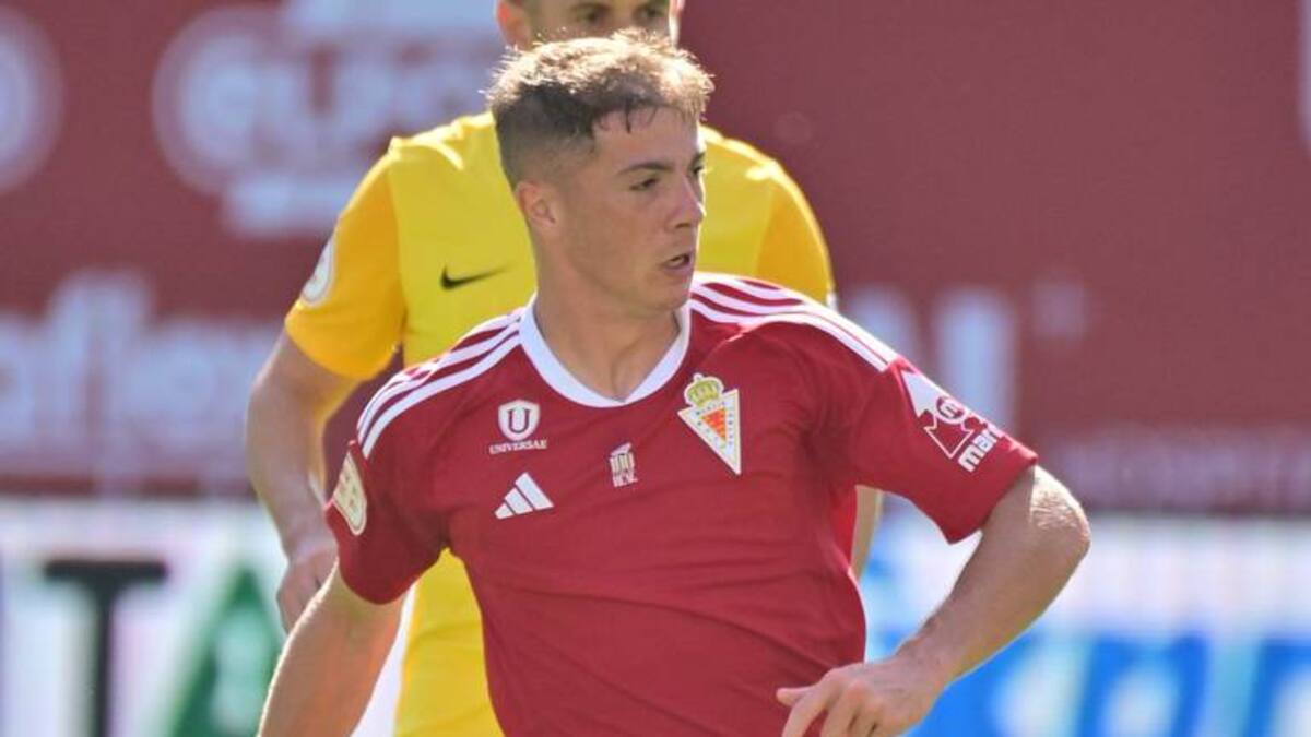 Álex Rubio: "Me encantaría llegar a la élite con el Real Murcia"