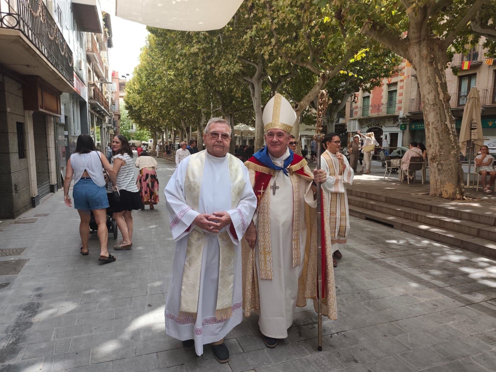 El obispo de la Diócesis Barbastro Monzón, D. Ángel Pérez, durante la ofrenda.