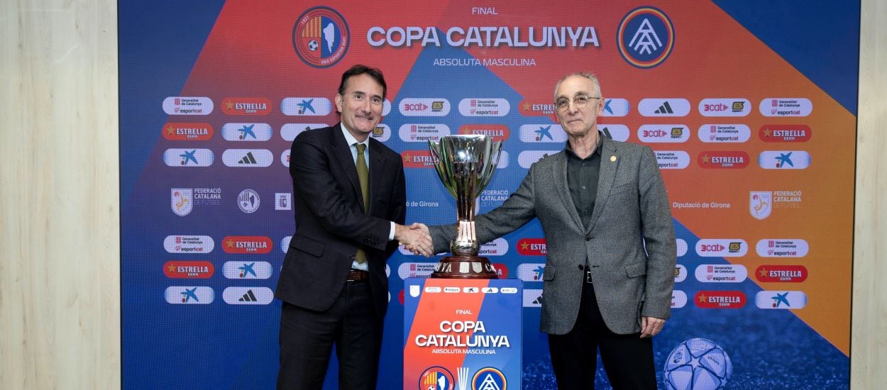 El president de l&#039;FC Andorra, Ferran Vilaseca, i el de la UE Olot, Joan Agustí, posen davant la Copa Catalunya que es disputarà el 20 de març a la capital de la Garrotxa.