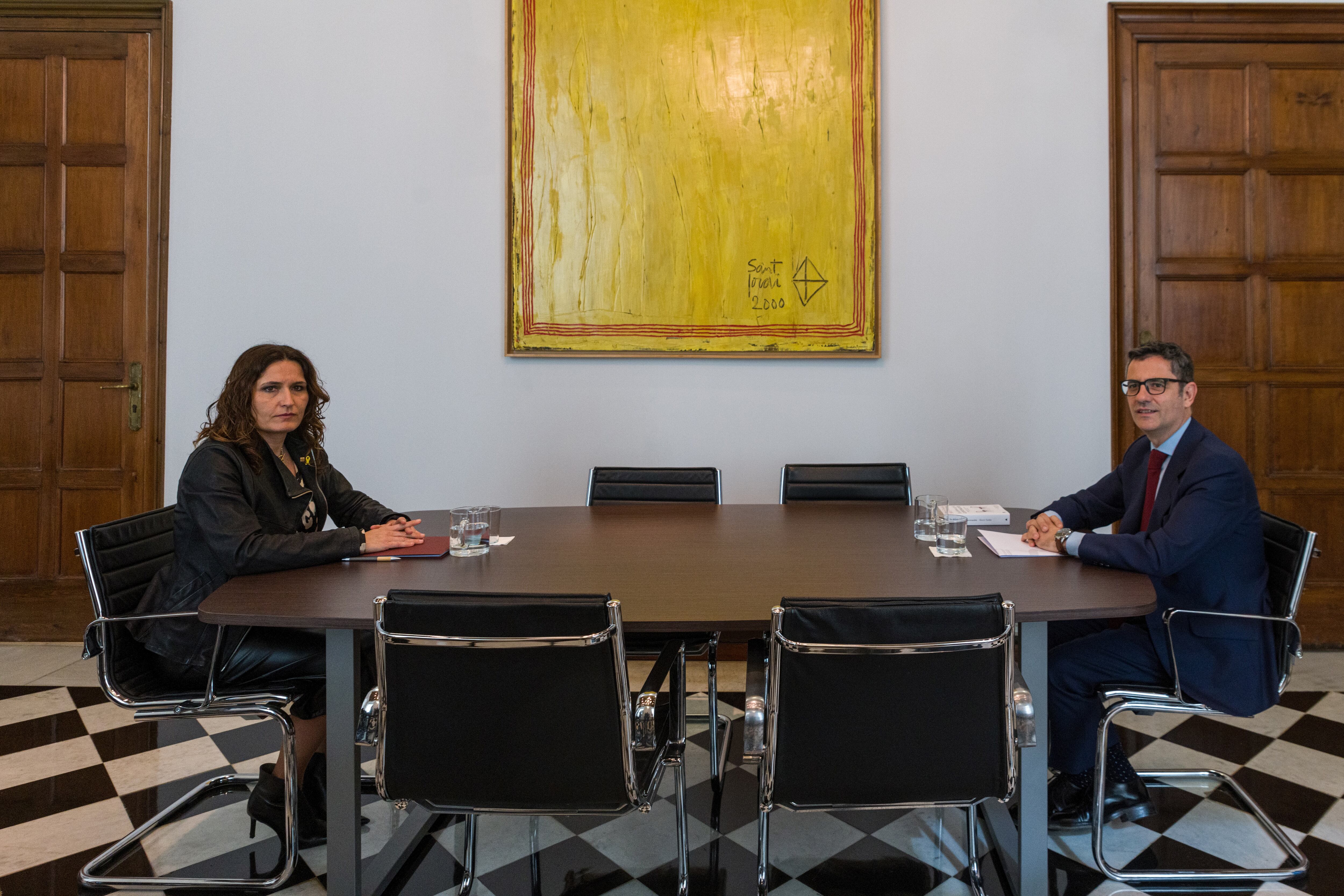 El ministro de la Presidencia, Félix Bolaños, y la consellera catalana, Laura Vilagrà, en una reunión en Barcelona.