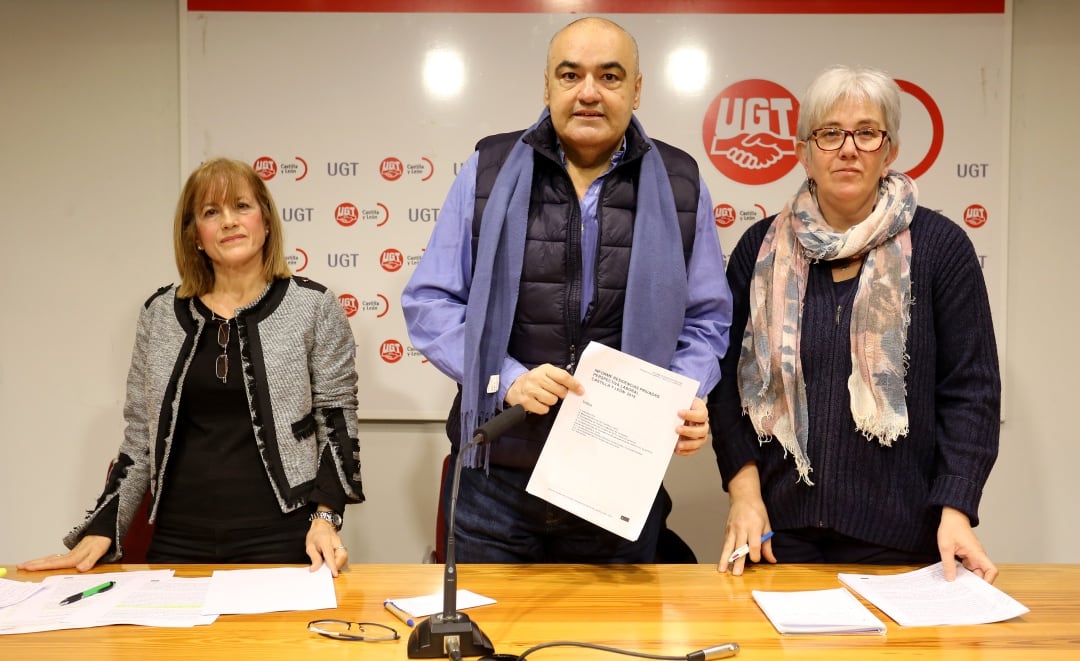 La FeSP-UGT Castilla y León presenta un informe de valoración de la situación de las residencias y centros de día de mayores. Participan el secretario general de la FeSP UGT en Castilla y León, Tomás Pérez Urueña; la secretaria del Sector Socio-Sanitario de la Federación, Fonsi Bonafonte Calama; y la responsable de residencias, Marta Martínez Quirce