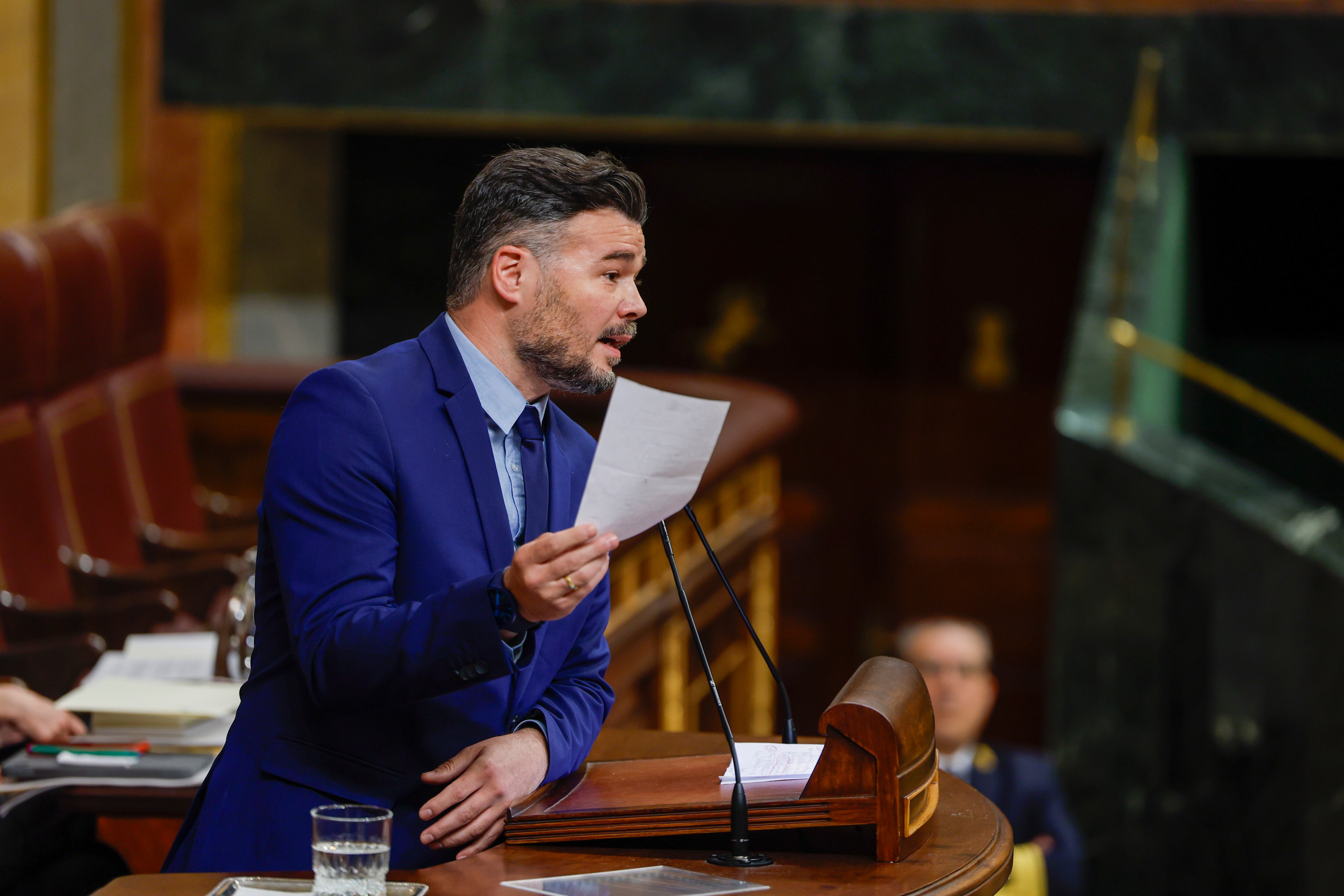 El portavoz de ERC, Gabriel Rufián interviene durante el pleno del Congreso de los Diputados este miércoles. EFE/ Javier Lizón