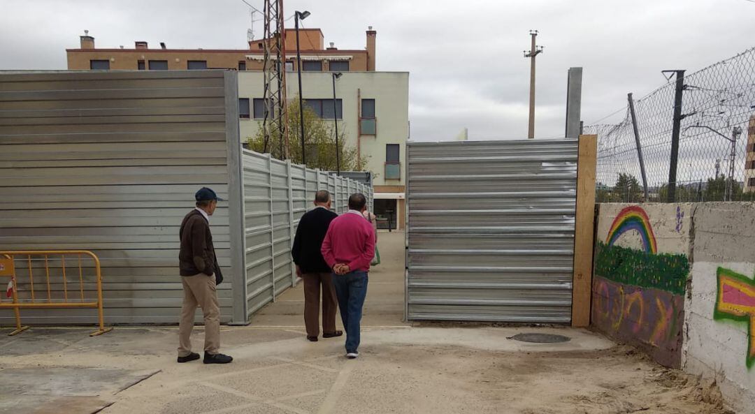 Paso peatonal en las obras del túnel de la calle Andrómeda