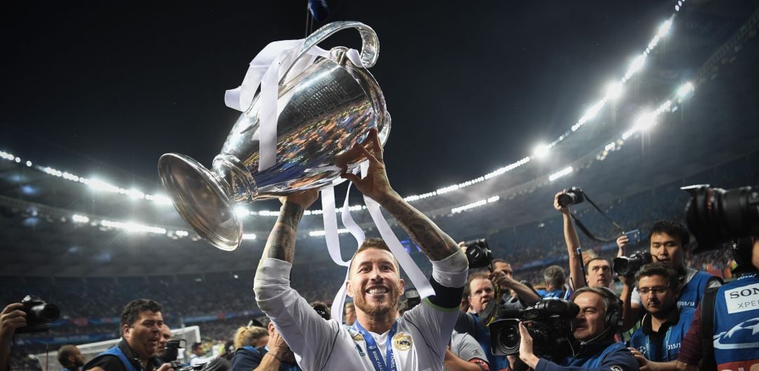 Sergio Ramos levanta la decimotercera Copa de Europa en Kiev