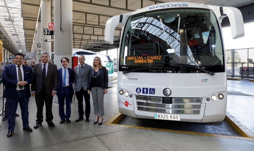 Presentación del nuevo autobús entre Huelva y Cádiz.