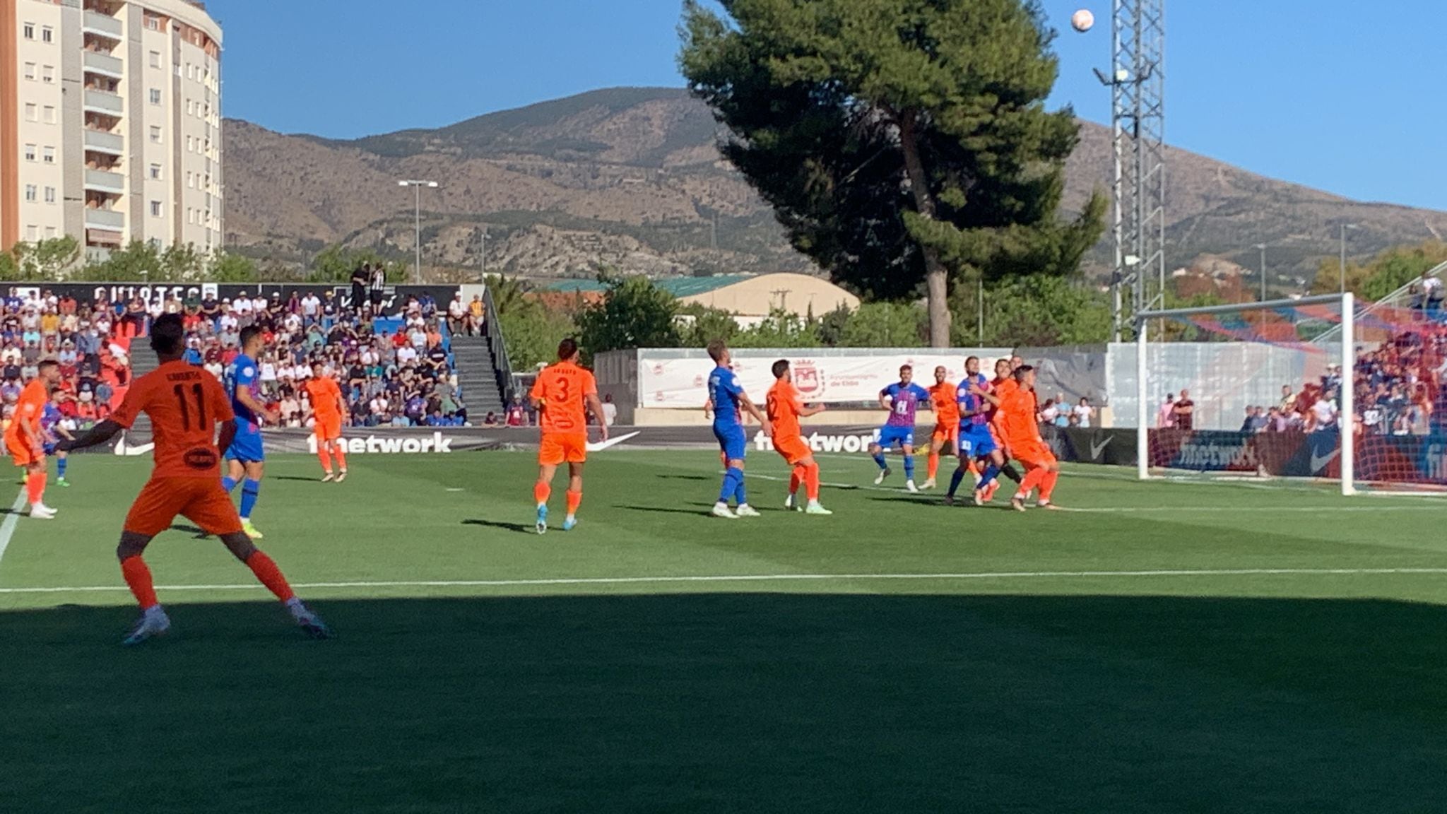 Instante del partido entre el Eldense y el CD Alcoyano