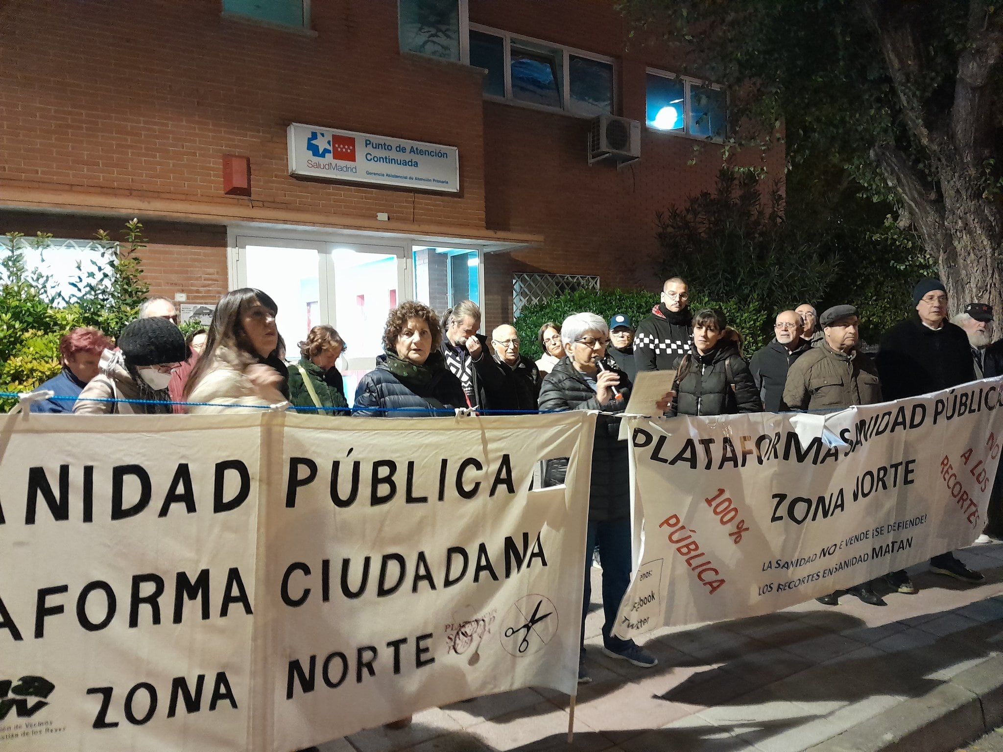 Concentración de la Plataforma Sanidad Pública Zona Norte ante el SUAP de la Avenida de España en noviembre de 2023 (Alcobendas-Sanse)