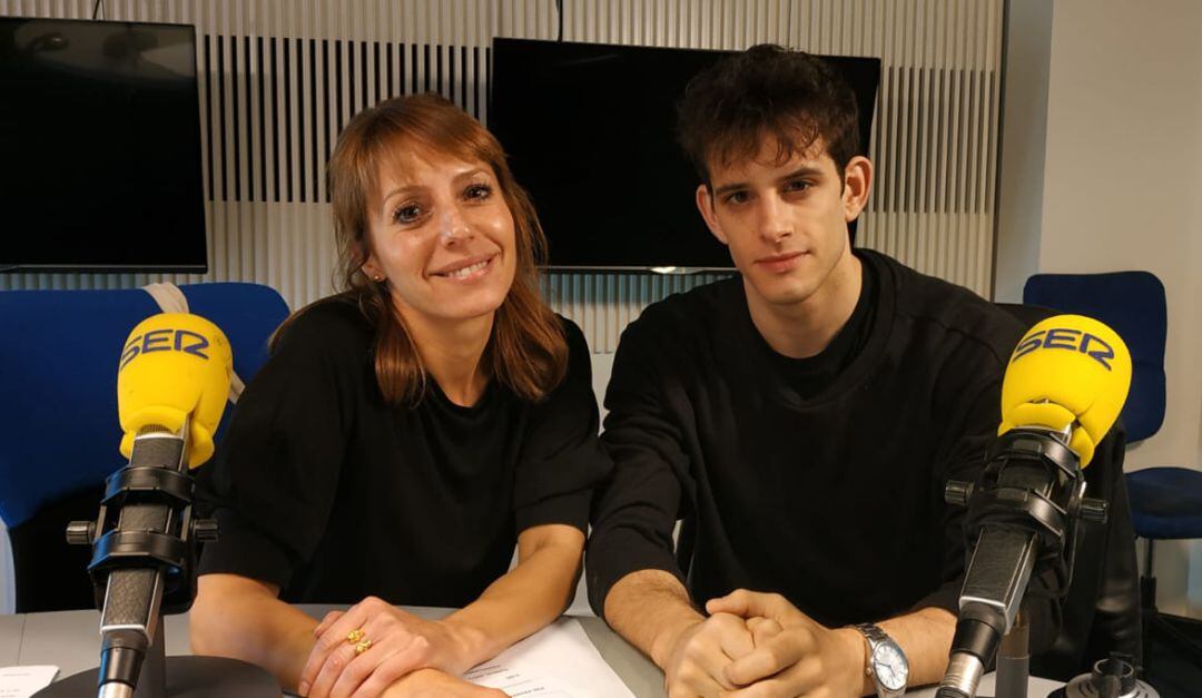 Álex Villazán, junto a Macarena Berlín en los estudios de la Cadena SER