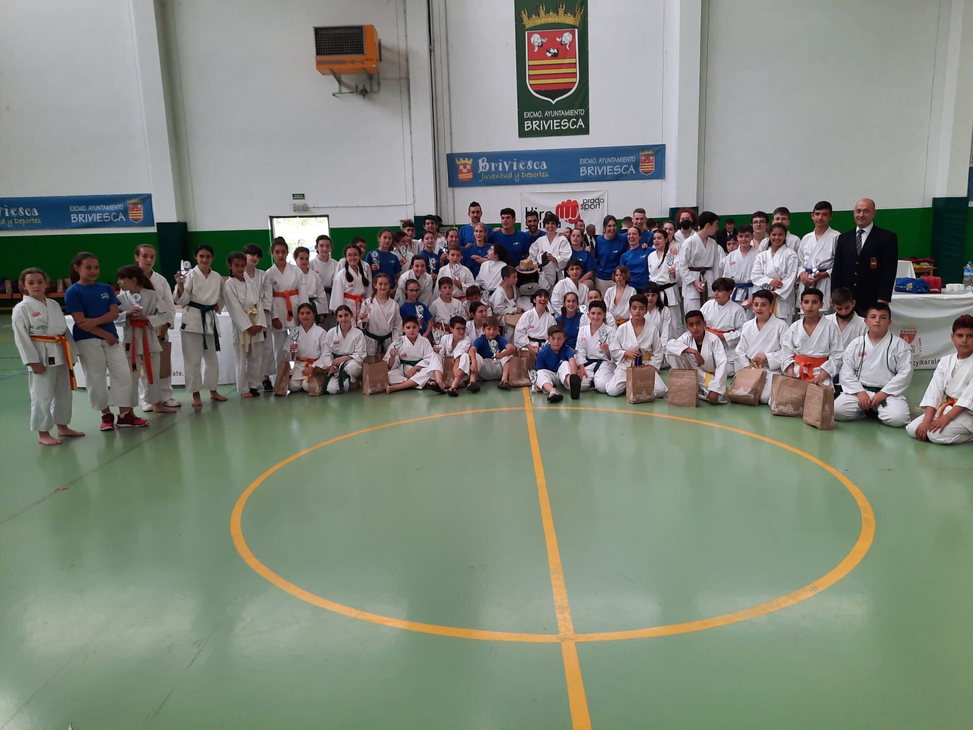 La gran familia del karate ribereño del Hiroshima Prado Sport y la escuela de Roa