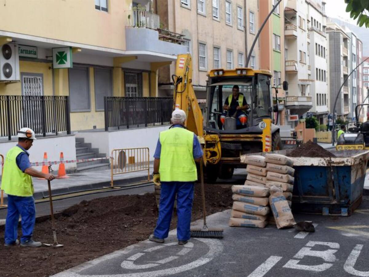 El Ayuntamiento de Santa Cruz obliga a reparar el asfalto de Méndez Núñez