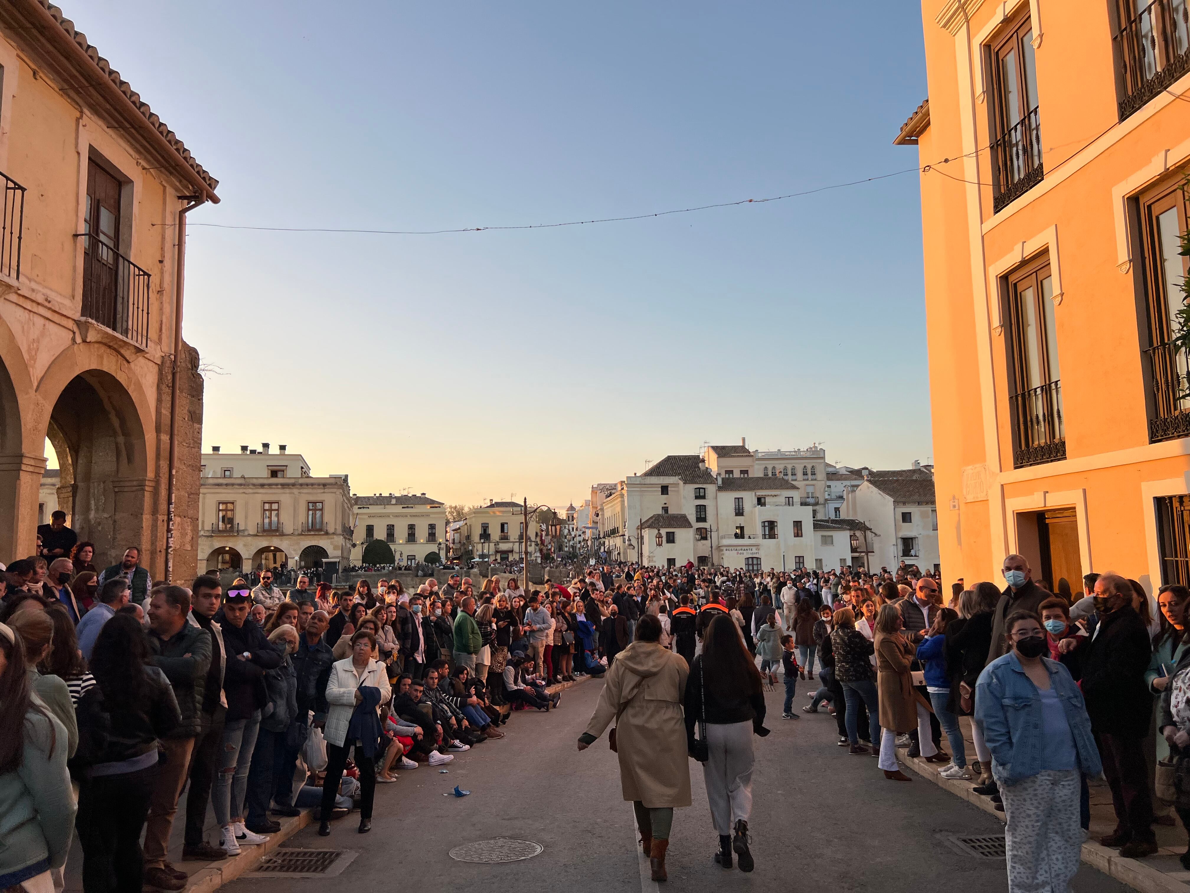 Visitantes en el Puente Nuevo de Ronda el Jueves Santo de 2022