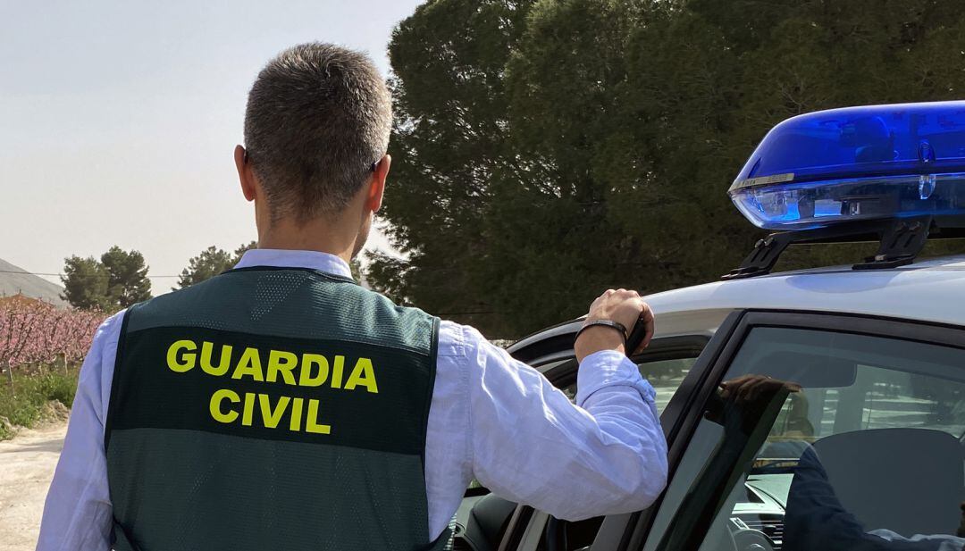 En la operación de la Guardia Civil se ha detenido a tres jóvenes, uno de ellos menor de edad