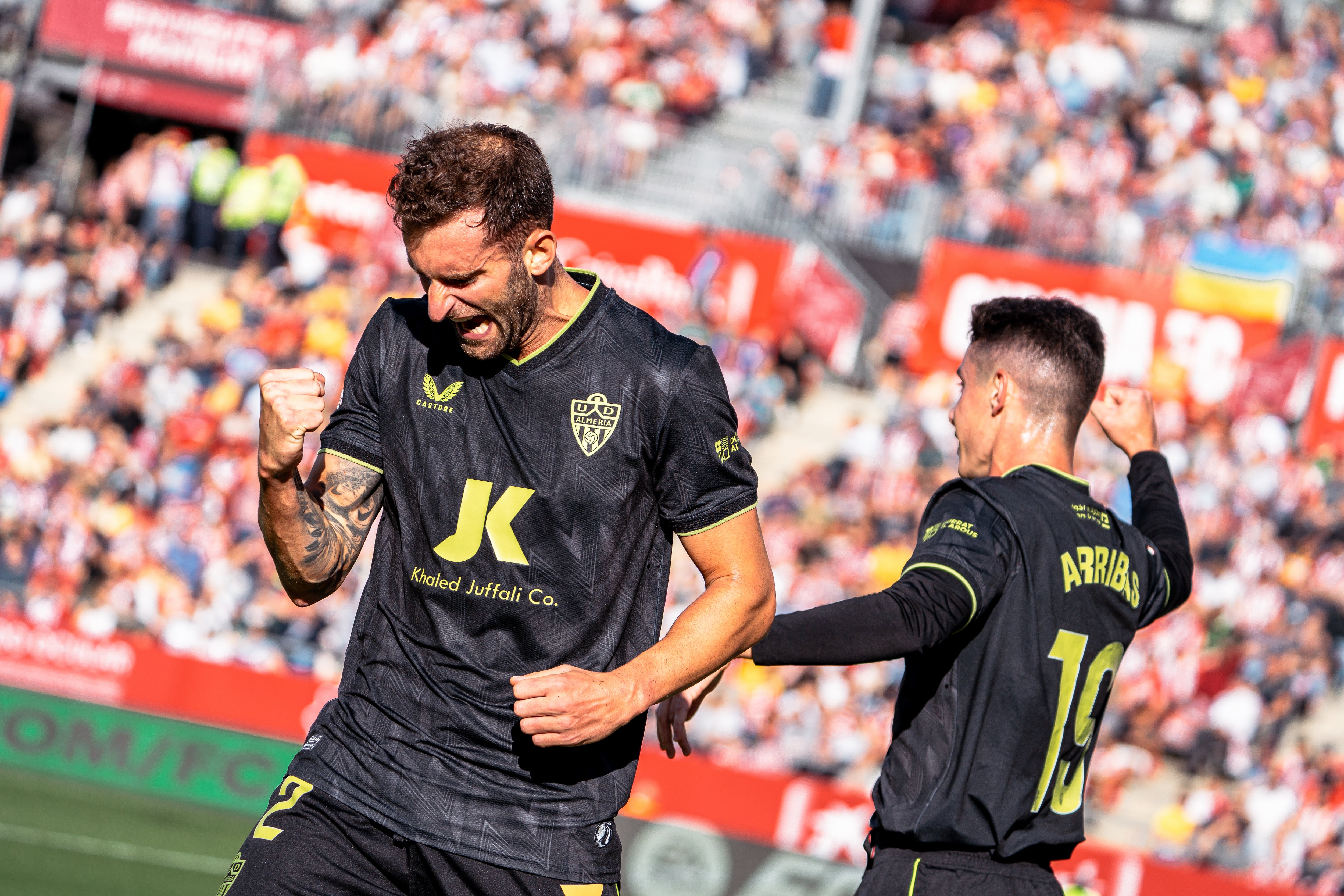 Leo Baptistao celebrando uno de los goles que hizo al Girona.