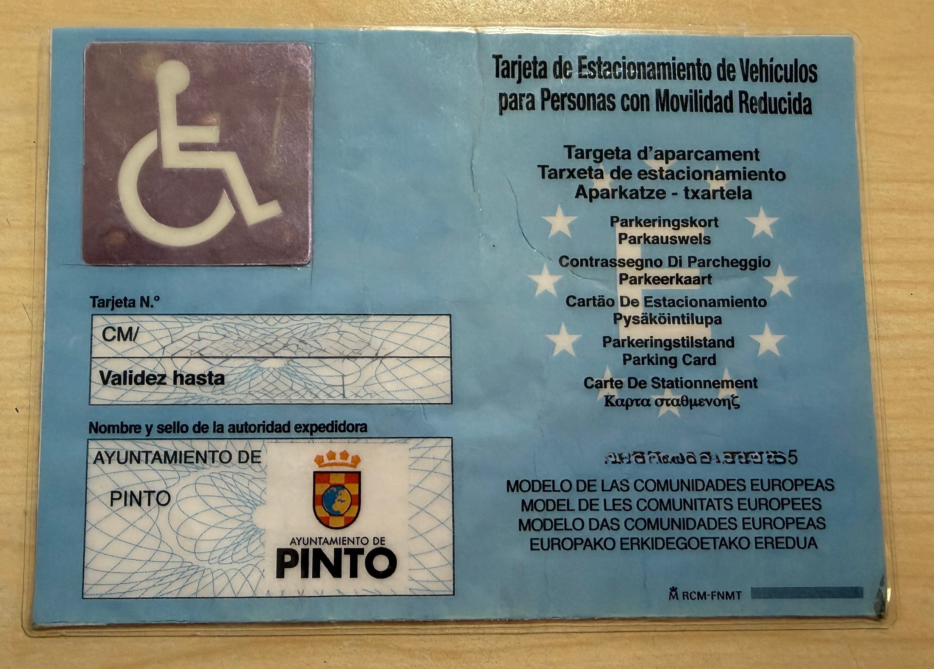 La tarjeta de aparcamiento para movilidad reducida presentaba una burda manipulación