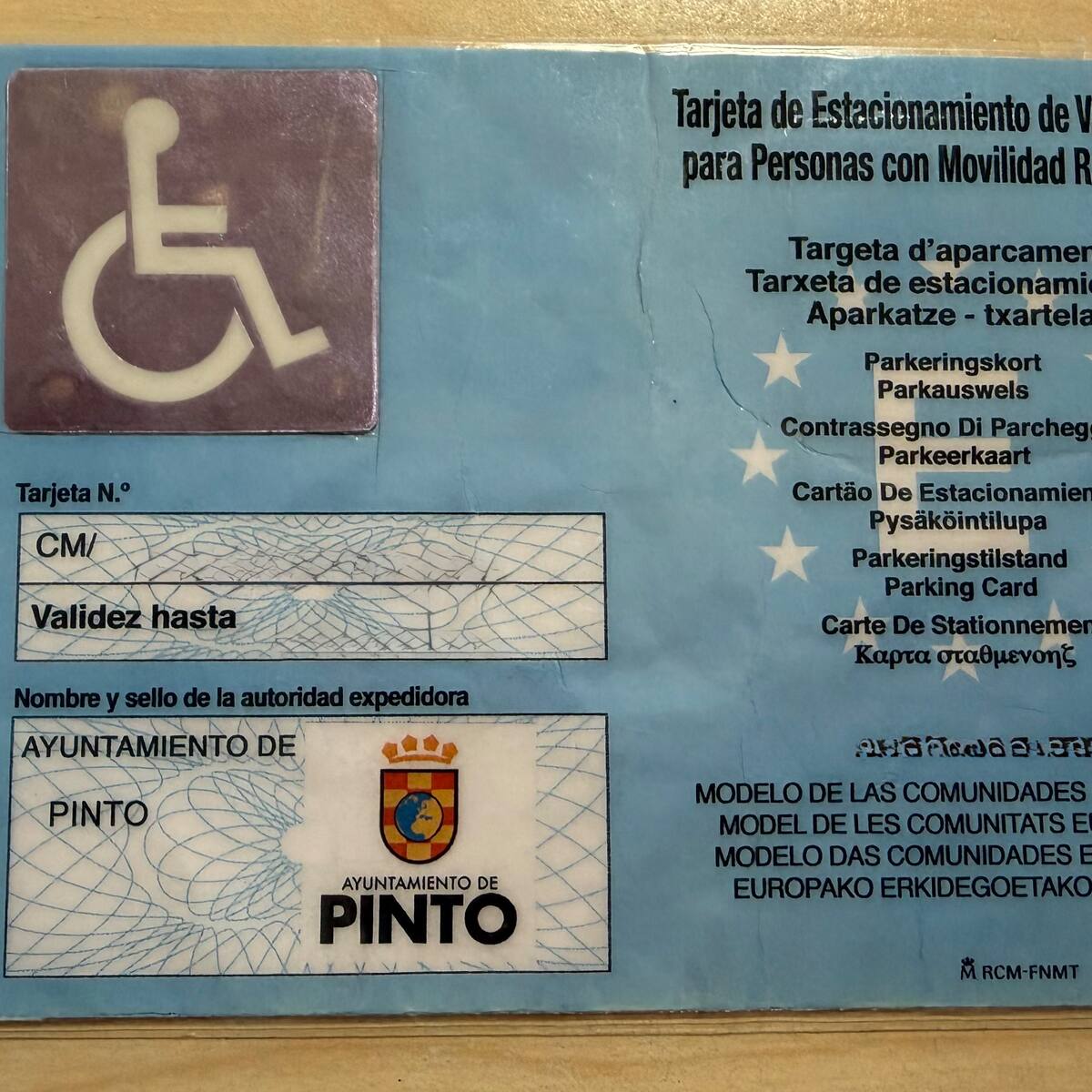 Denunciados en Valdemoro por falsificar con un ‘cortapega’ la autorización de Plazas de Movilidad Reducida
