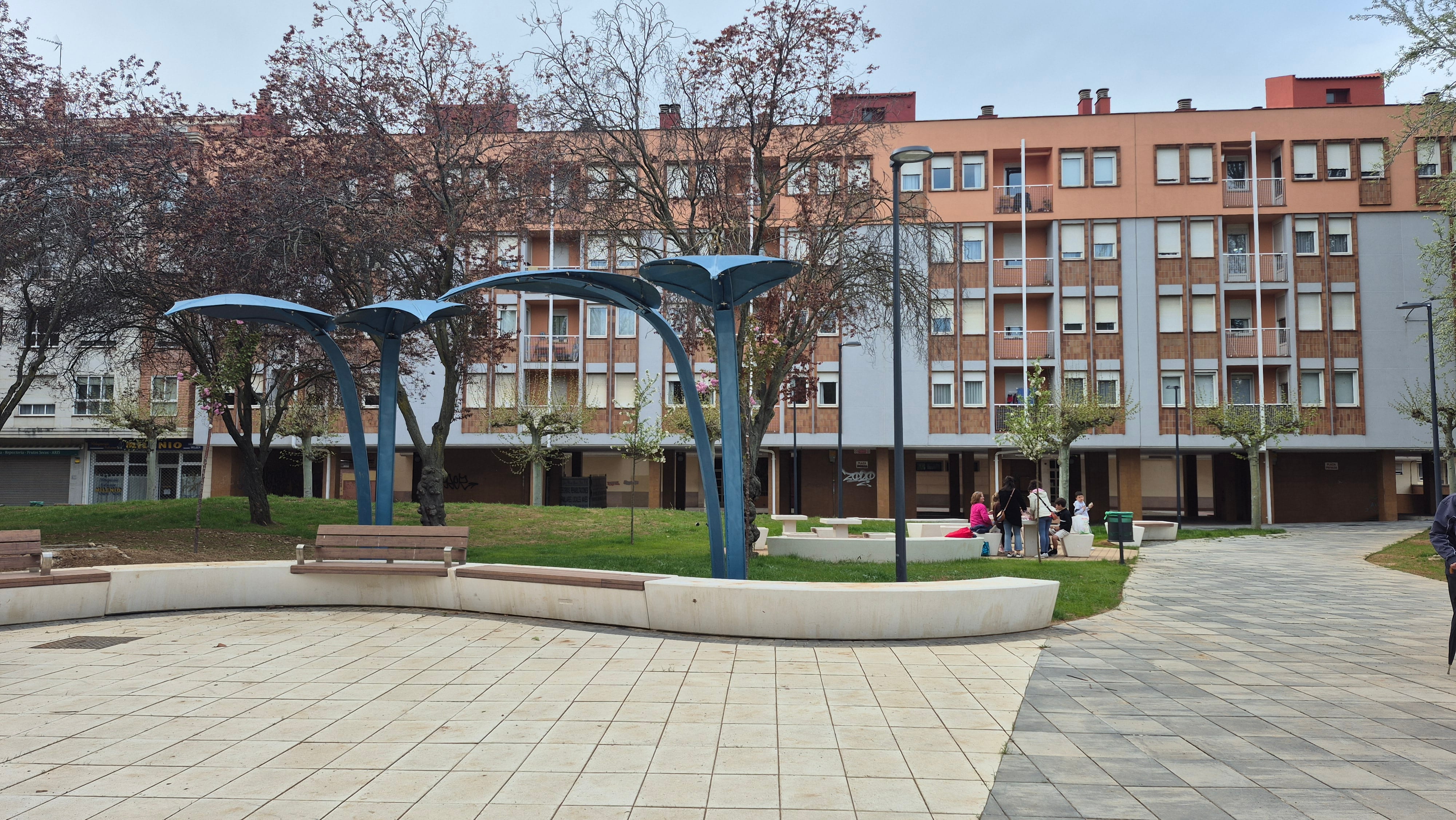 Zona de nebulizadores de agua para combatir las altas temperaturas del verano