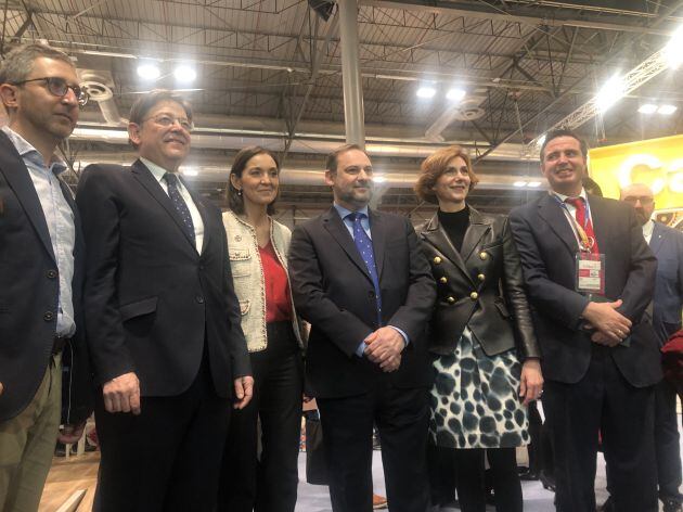 Arcadi España, Conseller de Política Territorial; Ximo Puig, President de la Generalitat; Reyes Maroto, ministra de Turismo, José Luis Ábalos, ministro de Transporte; Herik Campos, director general de Turisme Comunitat Valenciana