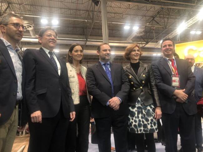 Arcadi España, Conseller de Política Territorial; Ximo Puig, President de la Generalitat; Reyes Maroto, ministra de Turismo, José Luis Ábalos, ministro de Transporte; Herik Campos, director general de Turisme Comunitat Valenciana