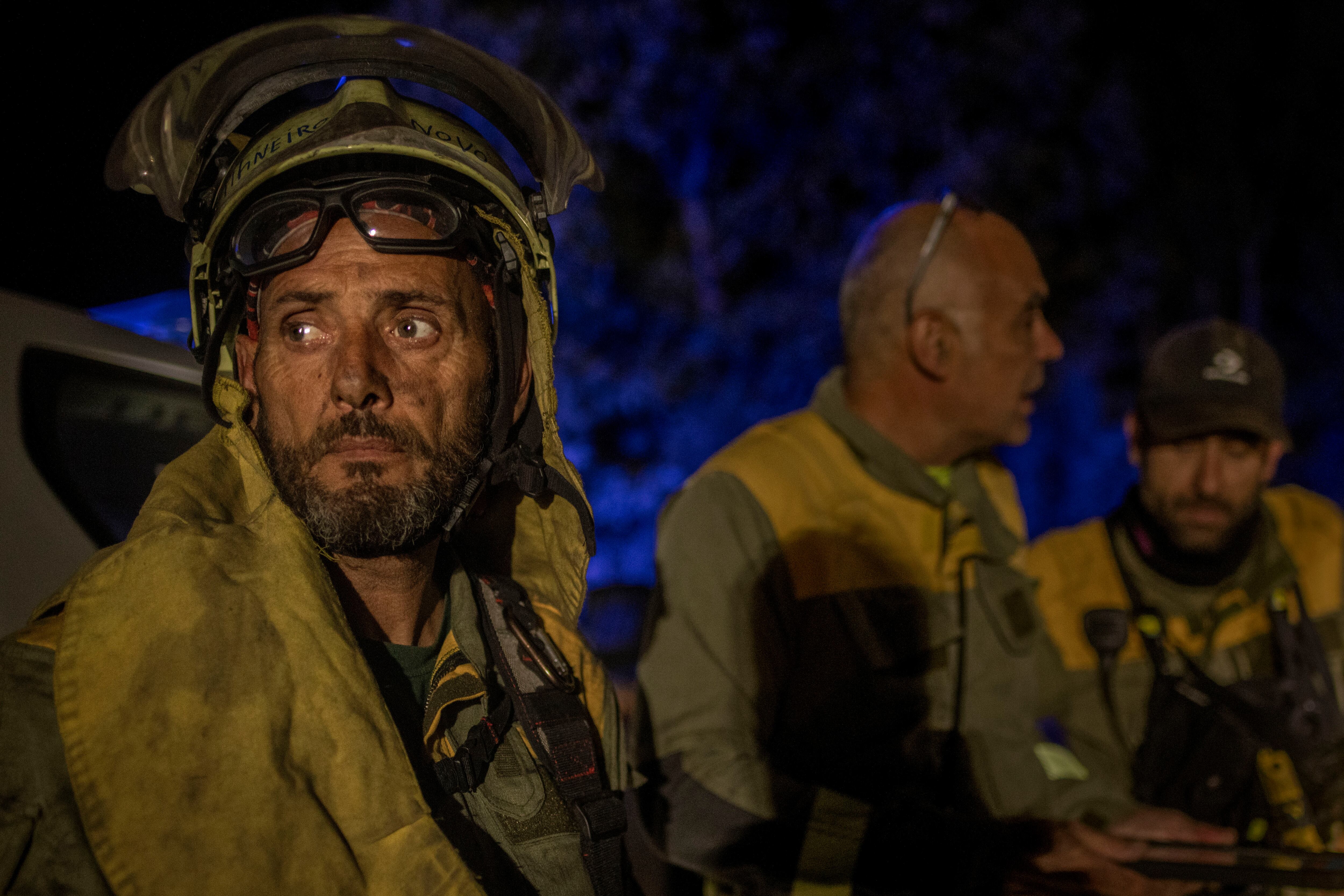 Bomberos forestales trabajando en las labores de extinción de un incendio EFE/ Brais Lorenzo