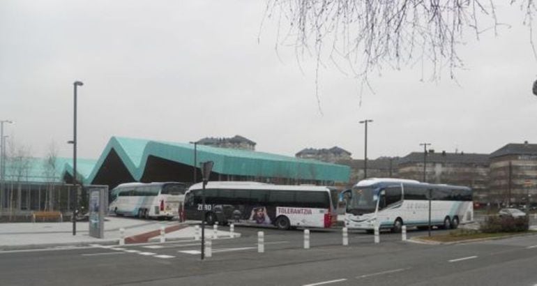 Por fin entran y salen autobuses de la nueva estacion