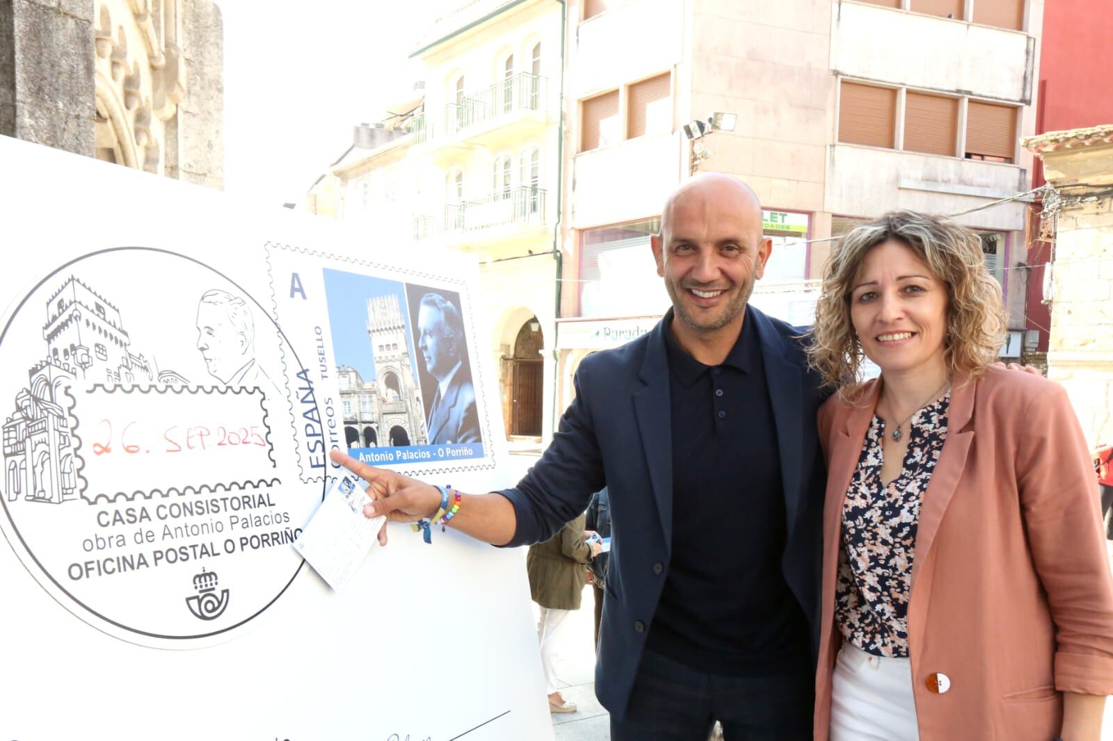Alejandro Lorenzo, alcalde de O Porriño durante la presentación del Sello Conmemorativo