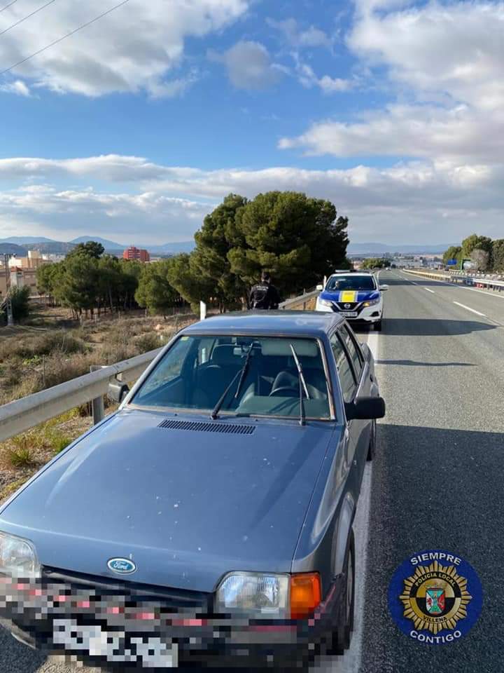 Coche robado recuperado por la policía