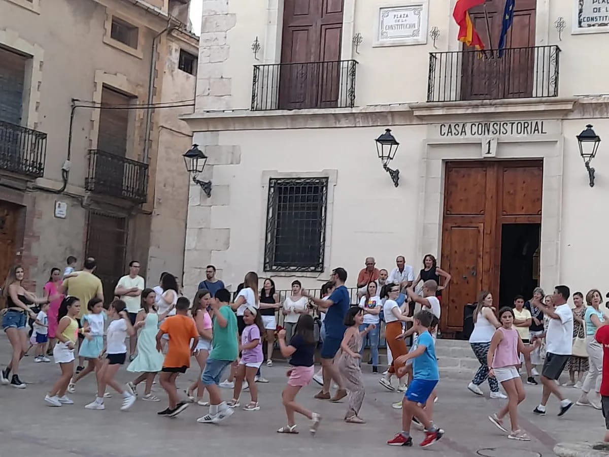 Danses al Carrer. Grupo Coros y danzas Biar