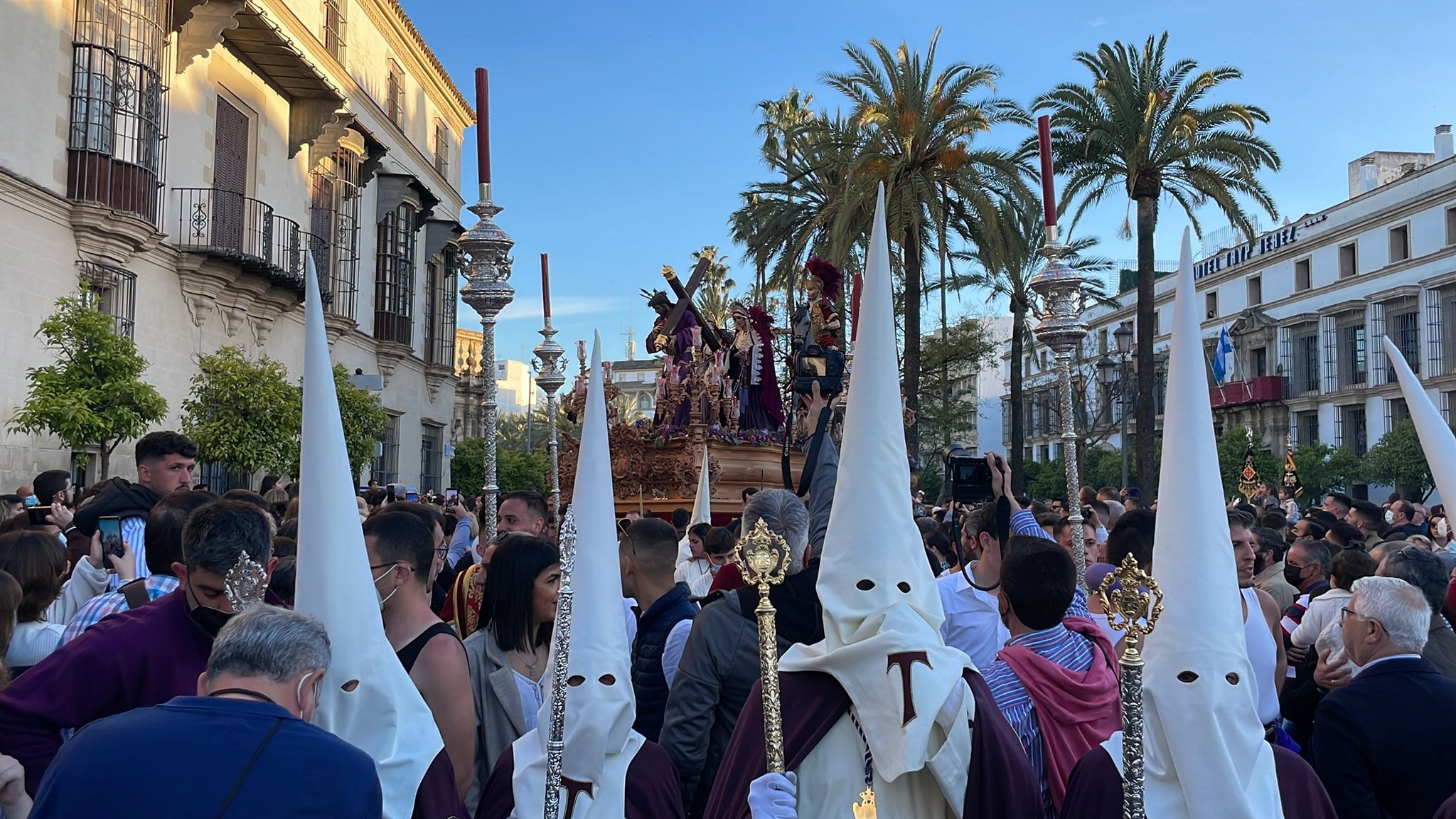 La Hermandad de La Entrega en el centro de Jerez