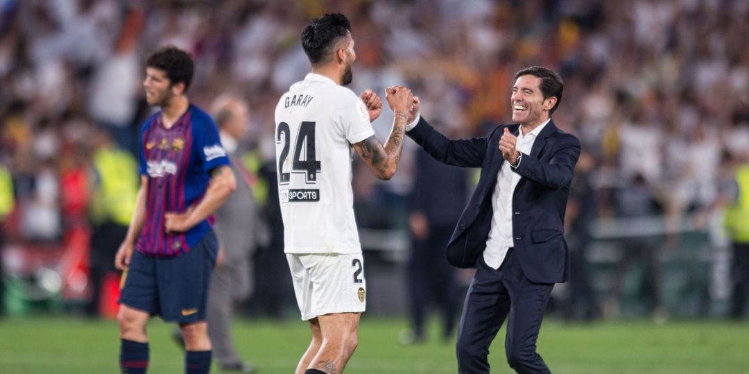 Marcelino y Garay festejan la victoria del Valencia en la final de la Copa del Rey