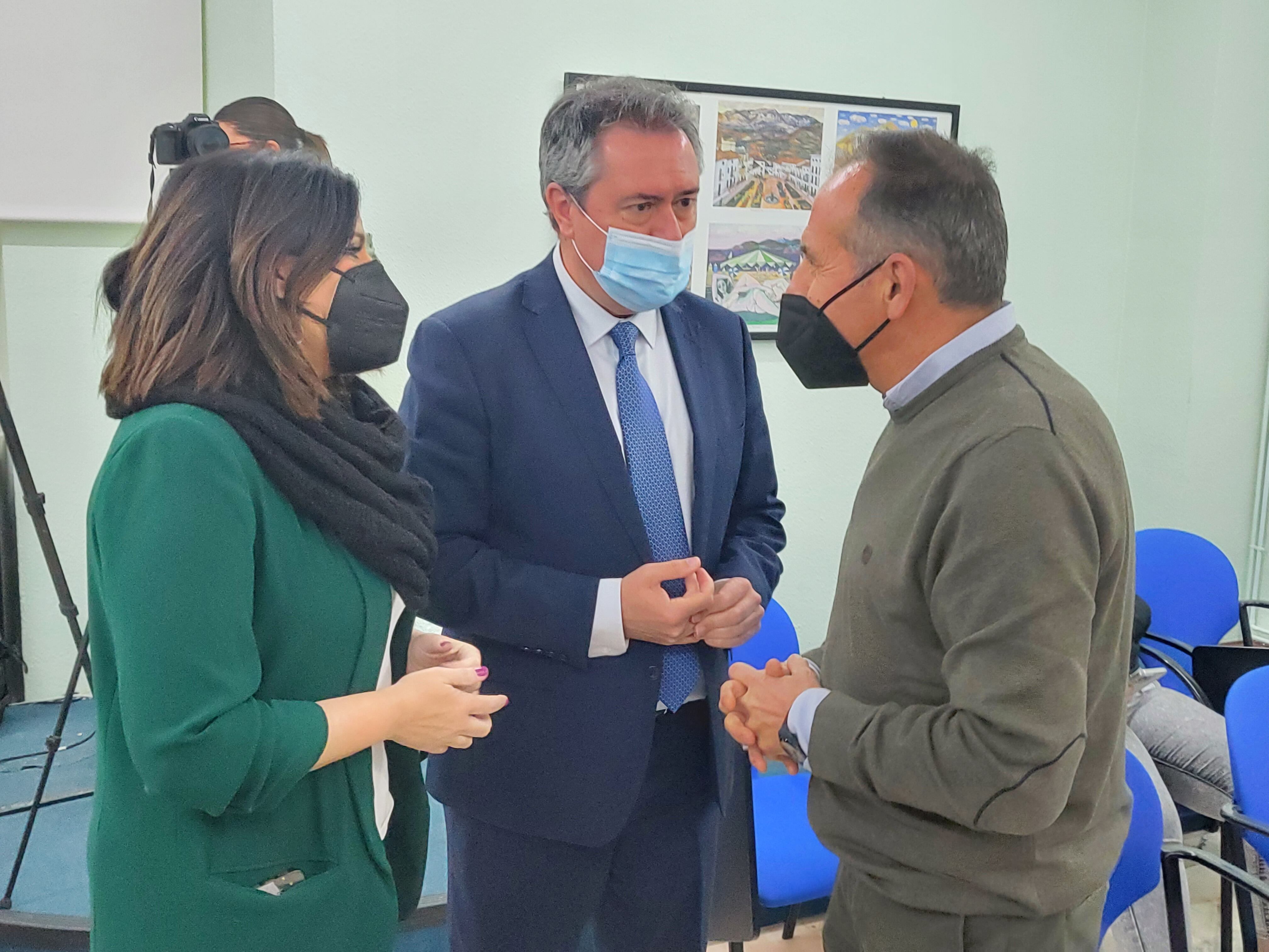 Ángeles Férriz, Juan Espadas y Jacinto Viedma en la sede del PSOE de Jaén.